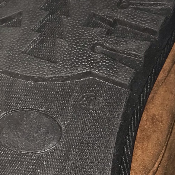 Shoe - Picture 2 of 5